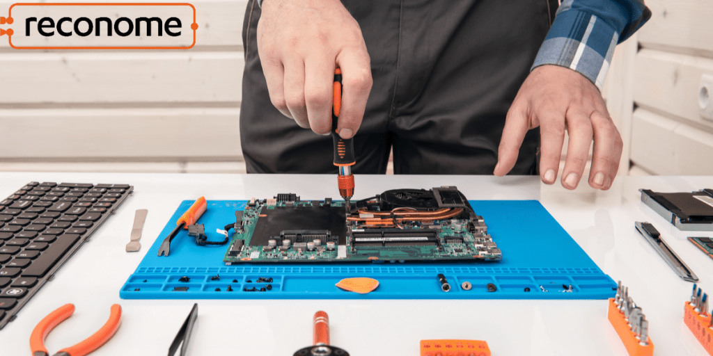 recycled IT Image of an engineer refurbishing IT device